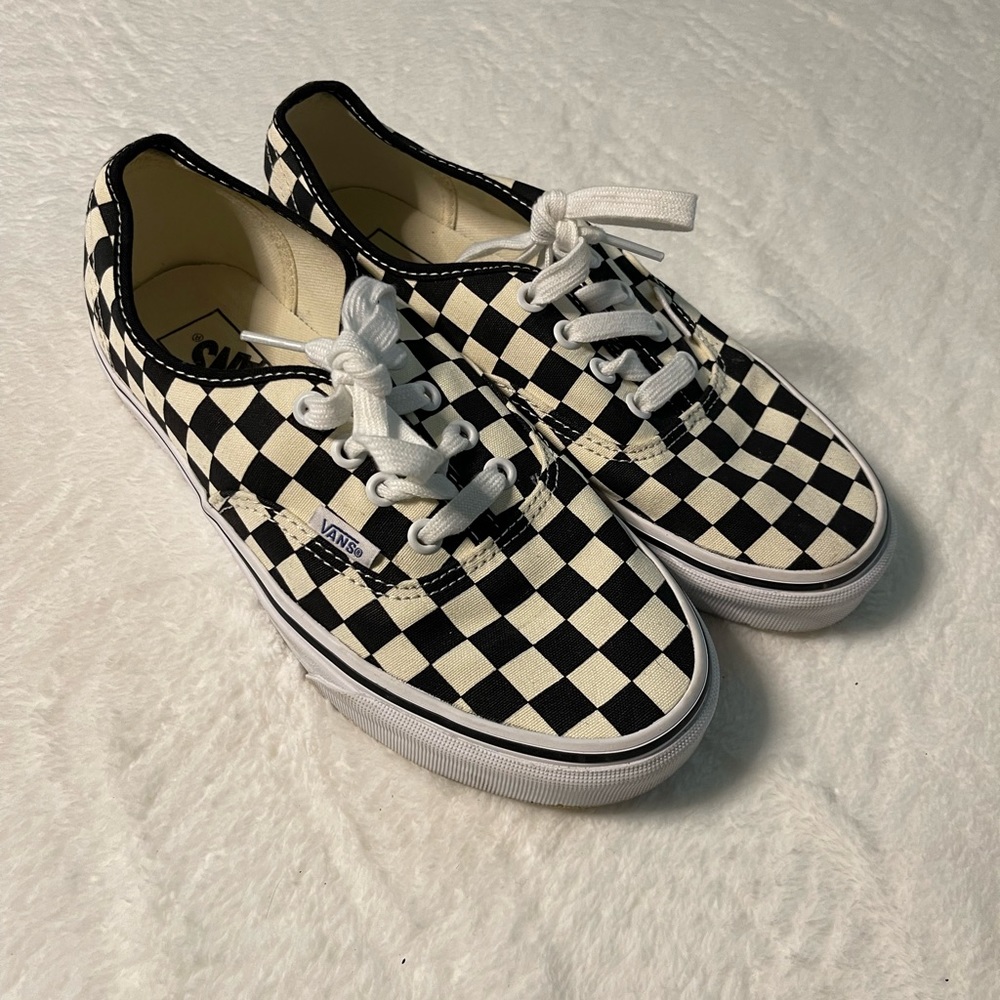 Vans - Picture 2 of 4